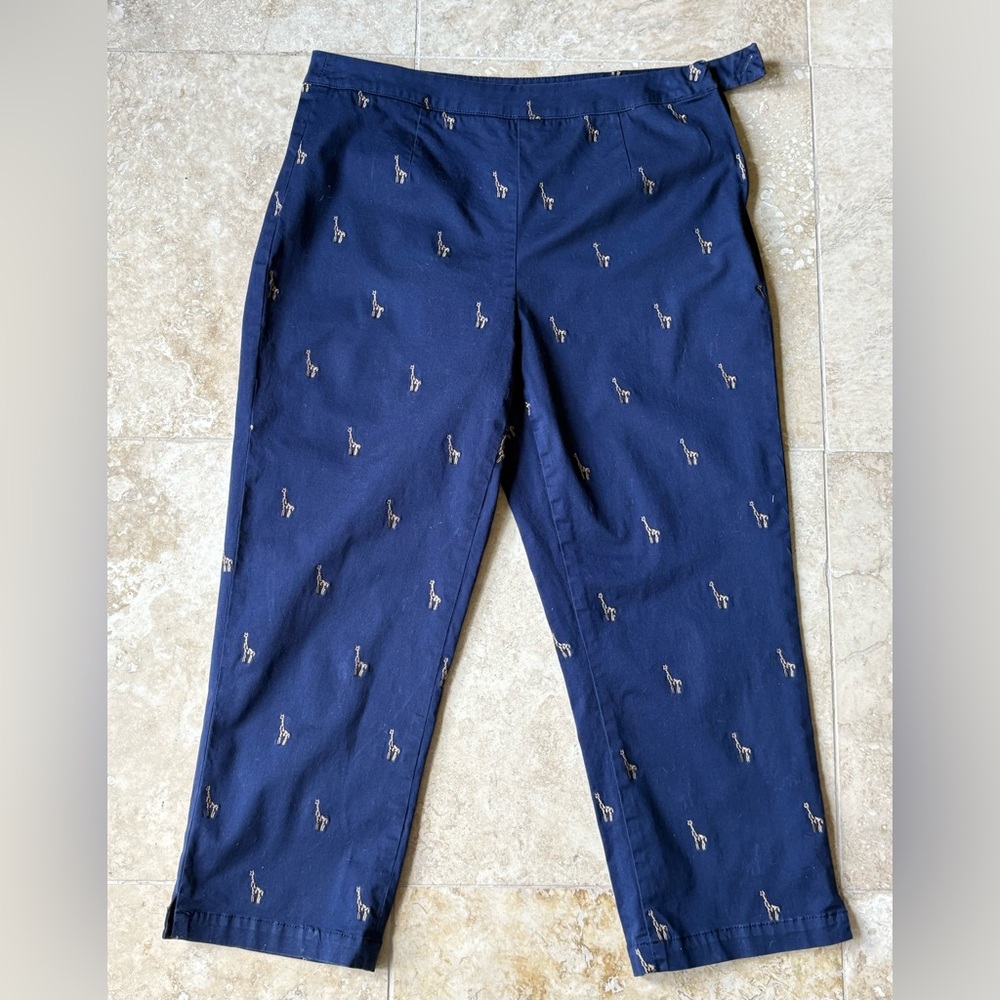 Giraffes are in order in these size 10 women Blue cropped pants by Coldwater